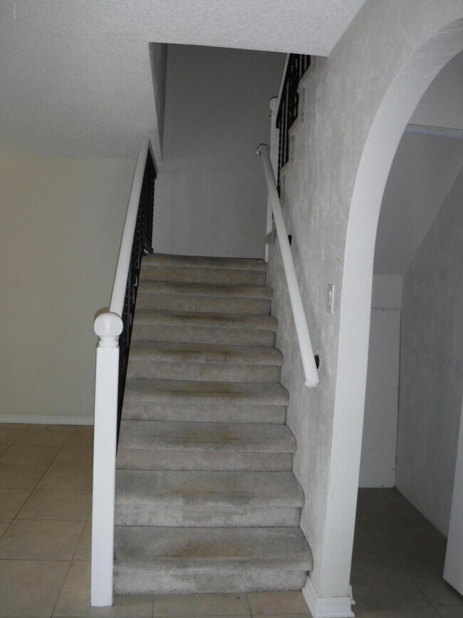 Building Photo - 2080 Oak Meadow Cir