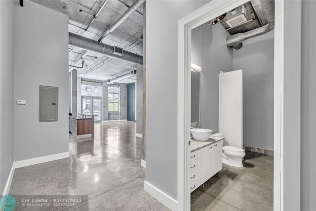 Building Photo - 434 NW 1st Ave