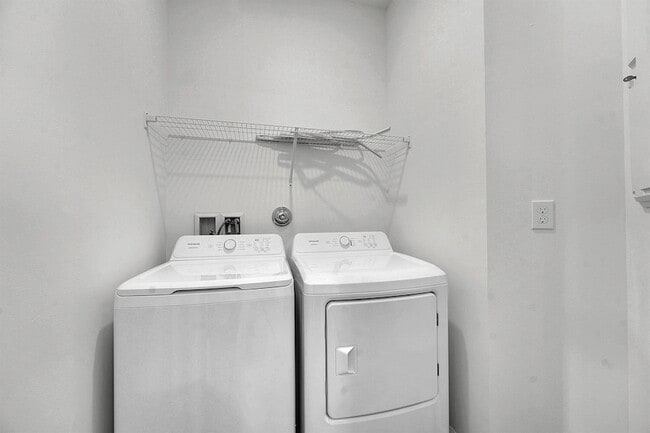 Building Photo - 6429 Seabright Ter