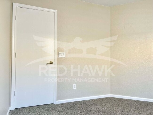 Building Photo - 437 W San Angelo St