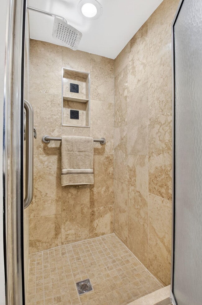 Building Photo - 173 Flanders C