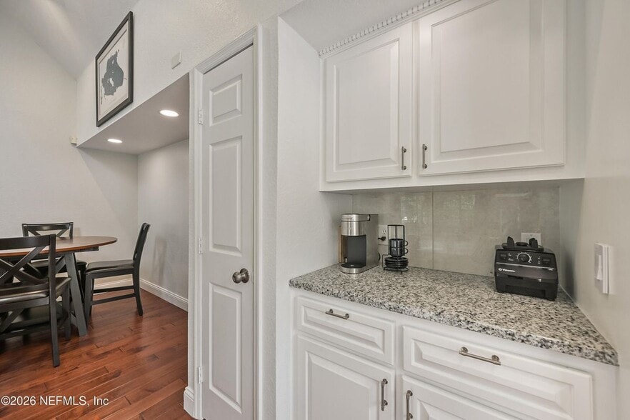 Building Photo - 13703 Richmond Park Dr N
