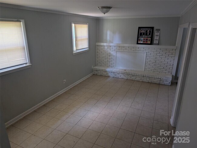 Building Photo - 5713 Barrington Dr