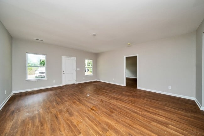 Building Photo - So Much Space in Hueytown – Beautifully Renovated & Move-In Ready!
