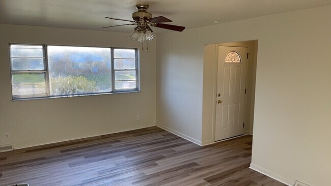 Building Photo - 3043 Regent St