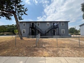 Building Photo - 1611 Voirin Rd