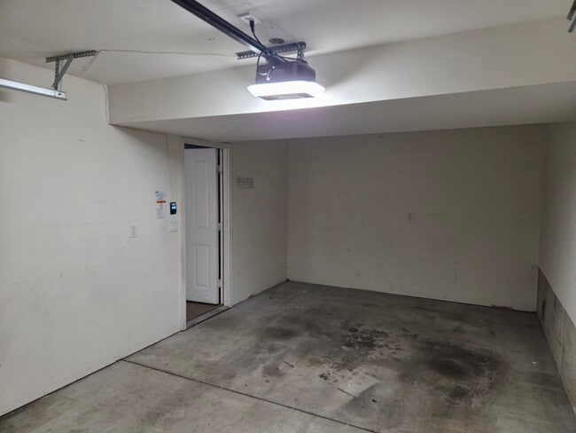 Building Photo - 212 Lyman Ln