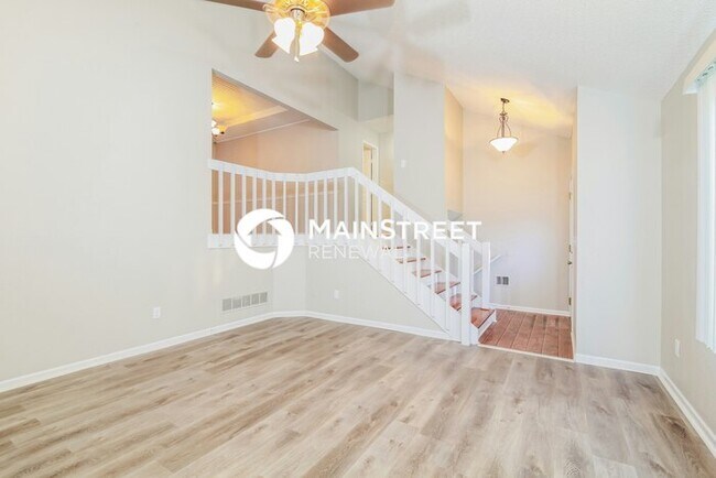 Building Photo - 4 Bedroom Pet-Friendly Home in GRANDVIEW, MO with Main Street Renewal