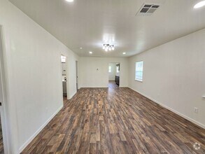 Building Photo - 2 Bedroom, optional 3rd bed,  1 Bath Home ...