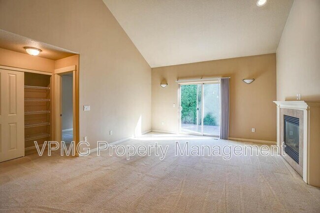 Building Photo - 8019 NE 61st St