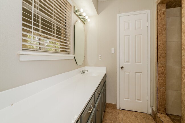 Building Photo - 17327 Rolling Creek Dr