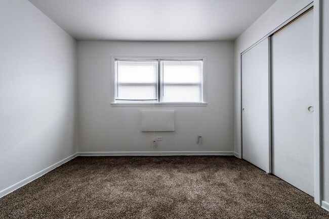 Building Photo - 8851-8853 S Cottage Grove Ave Chicago, IL 60619