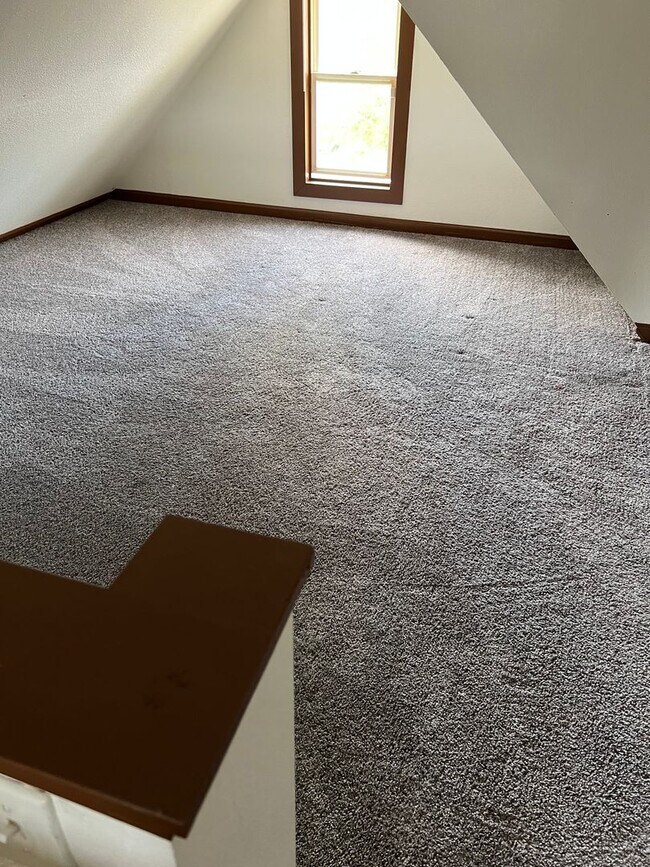 Building Photo - Valentine 1620