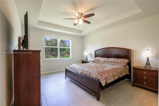 Building Photo - 12300 SW Myrtle Oak Dr