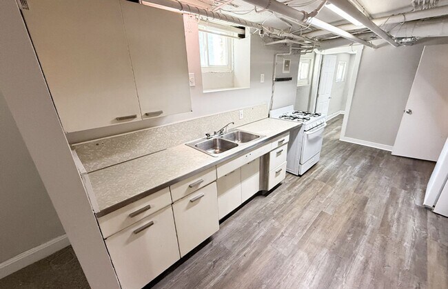 Building Photo - 3015 Clifton Ave