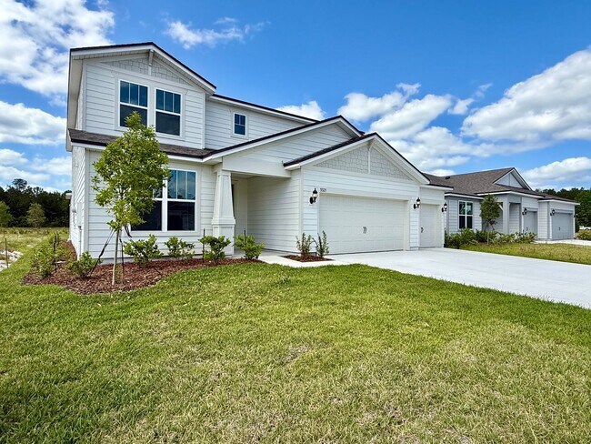 Building Photo - Sprawling 5BR/4.5BA Dream Home with 3-Car ...