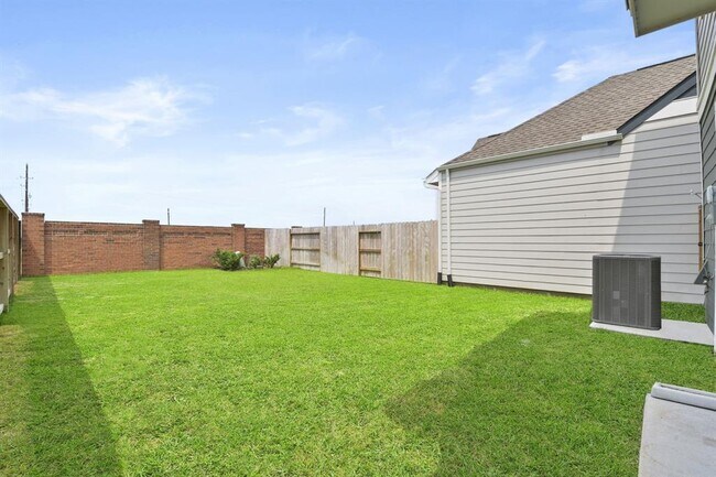 Building Photo - 21118 Garden Palm Dr