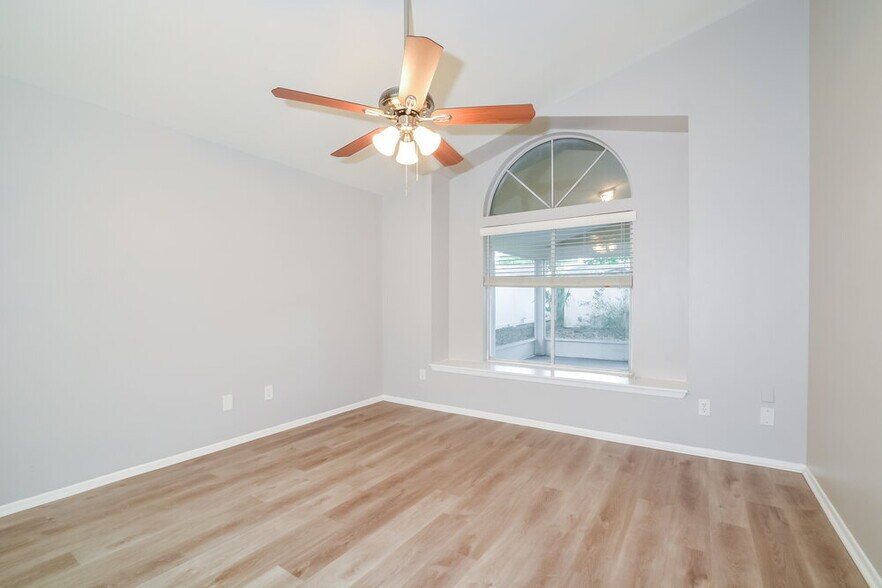 Building Photo - 1023 Moccasin Run Rd