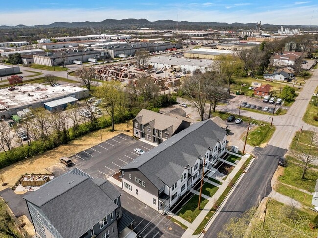 Building Photo - 425 Veritas St