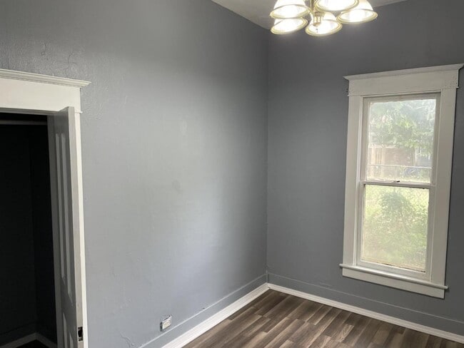 Building Photo - 606 E Randolph Ave