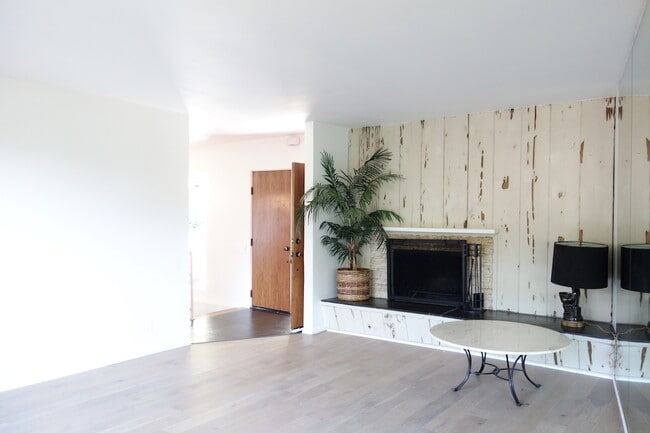 Building Photo - 702 Cavanagh Rd