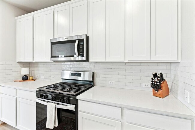 Building Photo - 806 Vineyard Falls Rd
