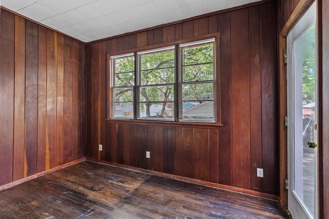 Building Photo - 4460 Russell Blvd