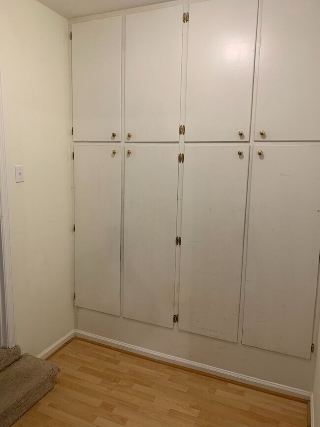 Building Photo - 4 BR 3 BATH in Cedar Creek!