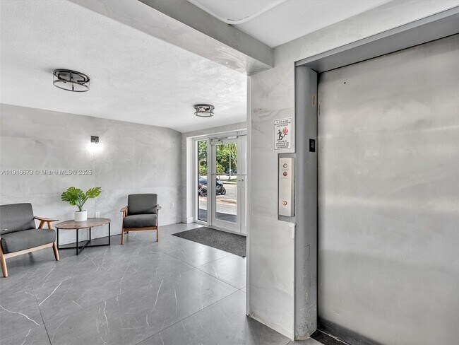 Building Photo - 1030 9th St