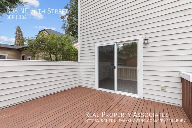 Building Photo - 808 NE 70th St