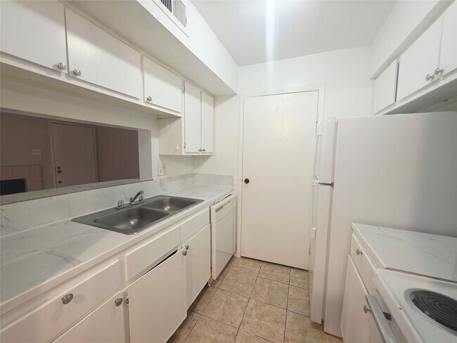 Building Photo - 12511 Ashford Meadow Dr