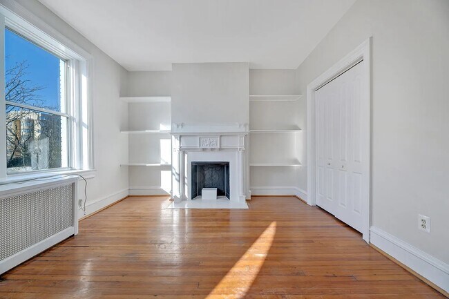 Building Photo - 1519 Park Rd NW
