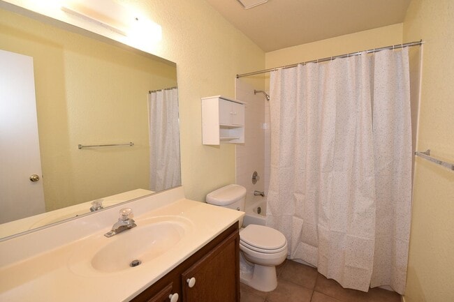 Building Photo - Cozy 2-Bedroom Condo at The Lakes – 2nd Fl...