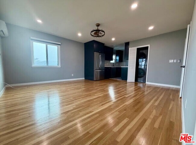 Building Photo - 2517 Curtis Ave