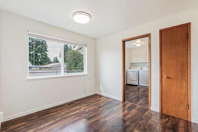 Building Photo - 4802 S 73rd St