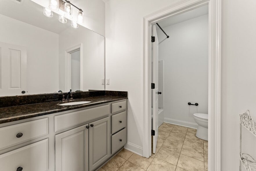 Building Photo - 18642 Lake Harbor Ln