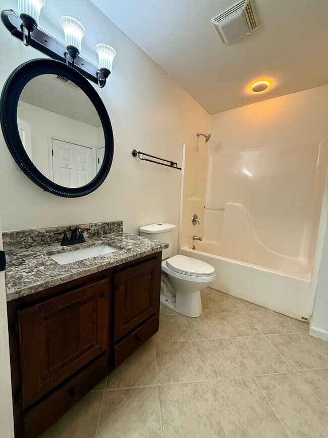 Building Photo - 27 Montford Ct