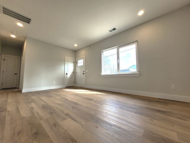 Building Photo - 1214 Pearl St