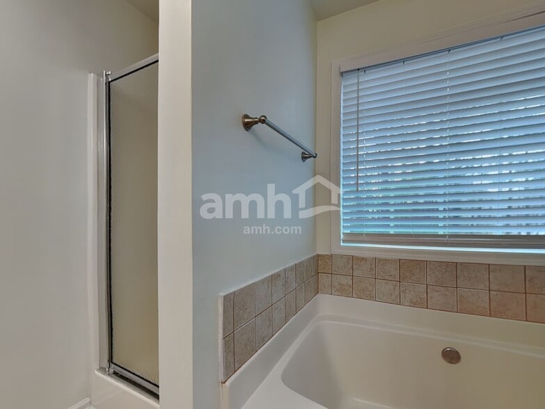 Building Photo - 92 Brookvalley Crossing