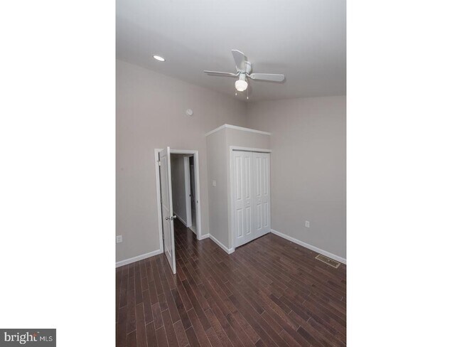 Building Photo - 437 Greenwich St