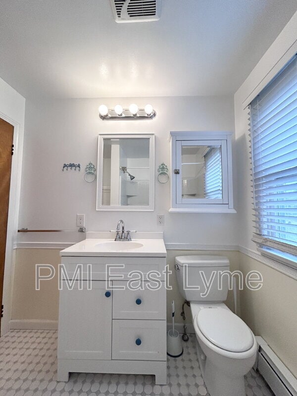 Building Photo - 22 Whitewood St