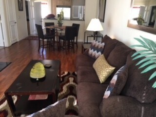 Building Photo - Meridian Upgraded Top Floor 1 Bed | 1 Bath Unit (Vinyl Flooring in Bedroom Area)