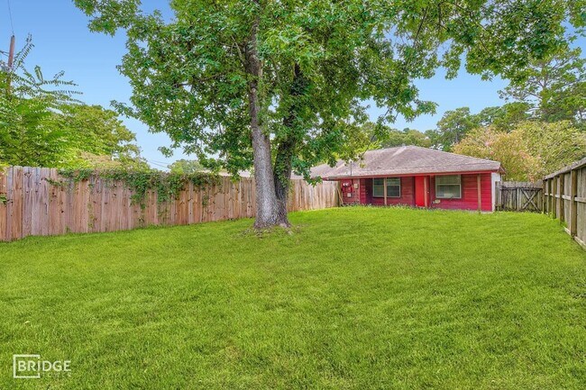 Building Photo - 1611 Hazelwood St