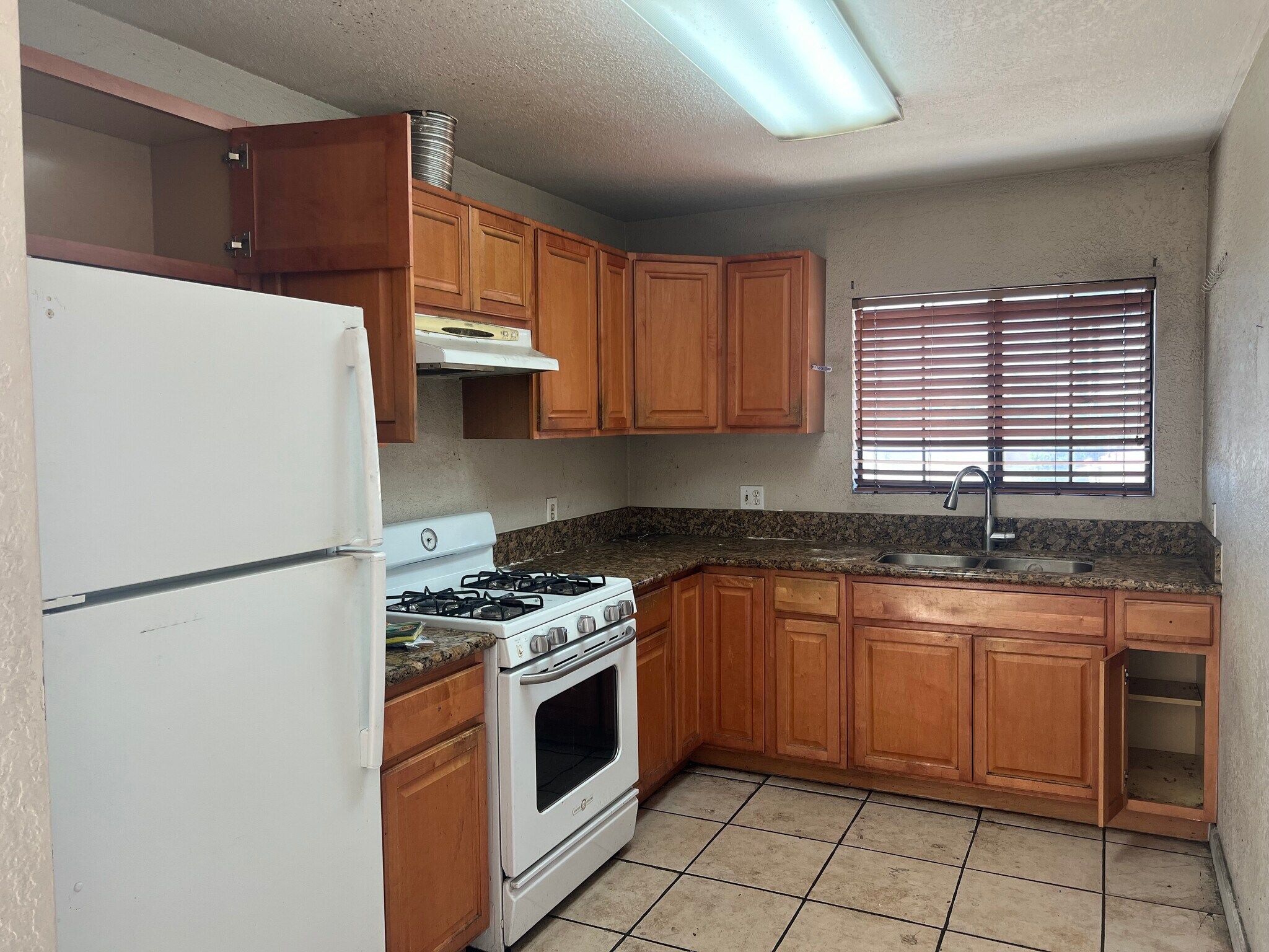 Building Photo - 6350 Bissell St