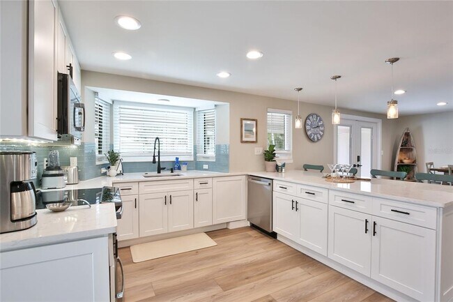 Building Photo - 211 Island Cir