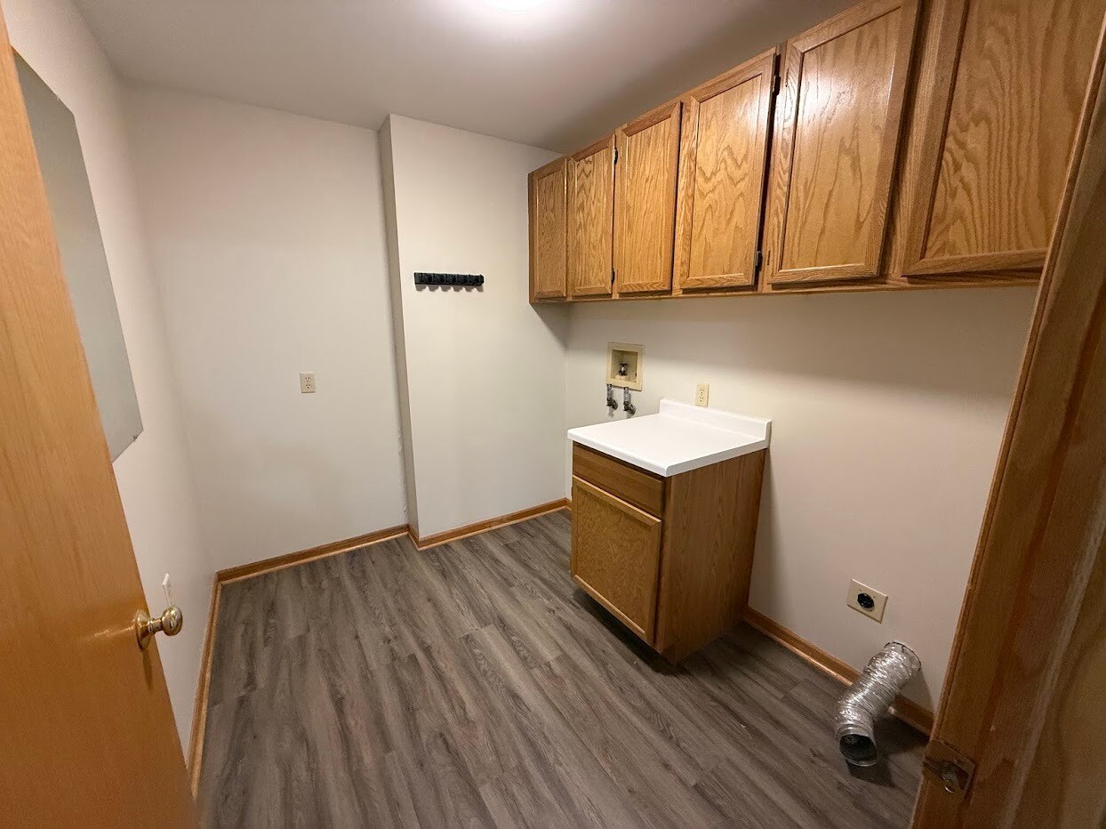 Laundry Rm w/Hookups - 2042 Cliff Alex Ct S