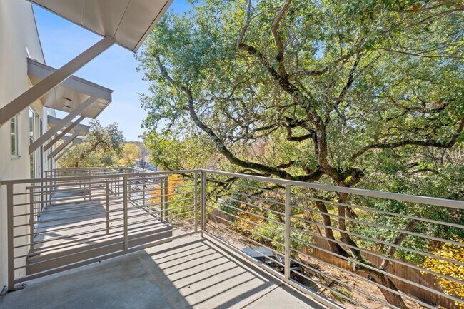 Building Photo - 2002 Glen Allen St