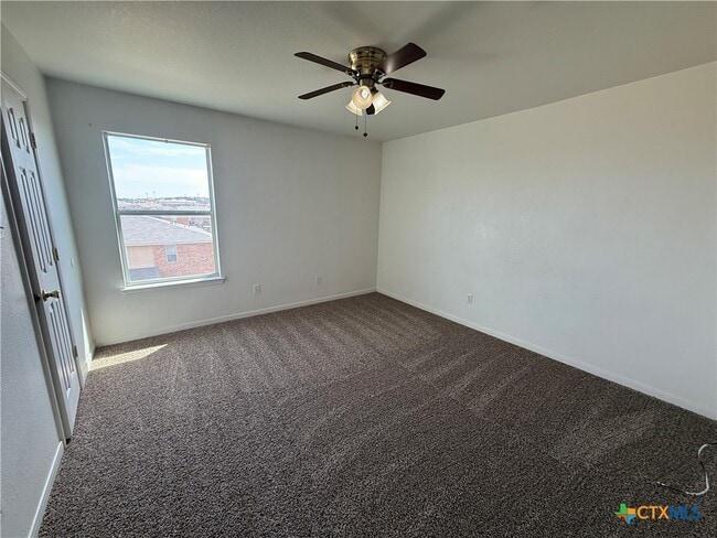 Building Photo - 705 S Amy Ln