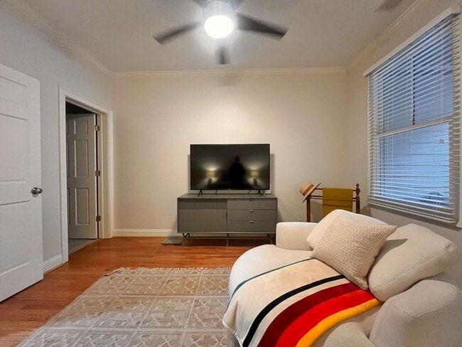 Building Photo - Townhome Available in North Main Community Downtown Greenville!