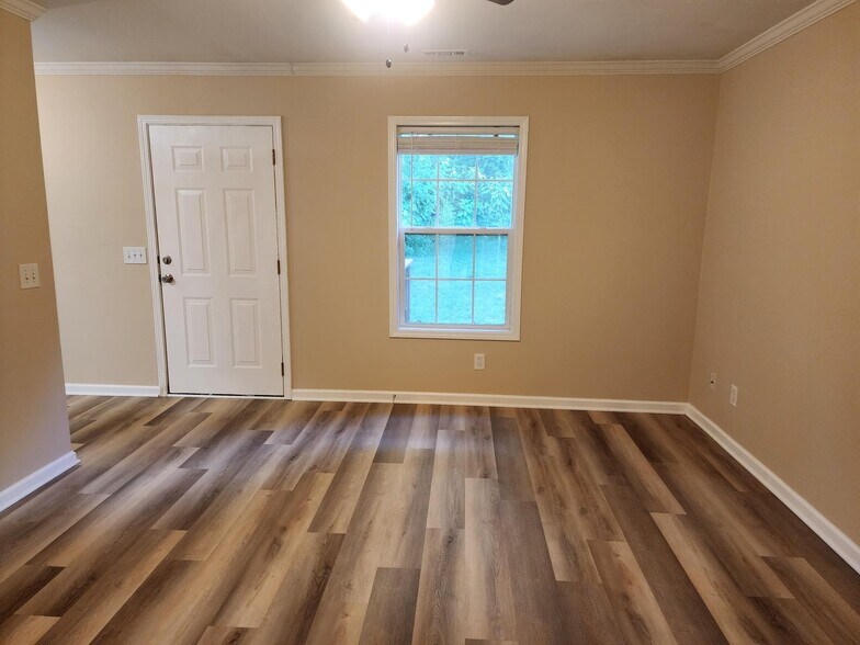 Building Photo - 10837 Woody Dr